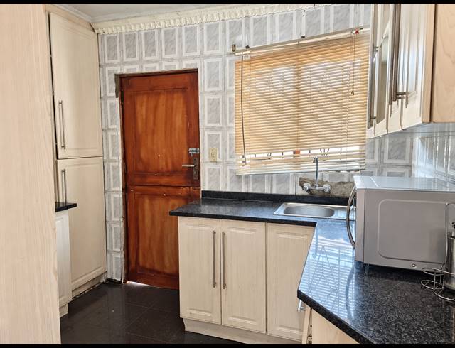 3 BEDROOM HOUSE FOR SALE IN SEBOKENG ZONE 10